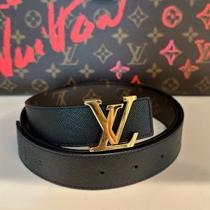 Used excellent Louis Vuitton reversible belt. Monogram and black Size 85 LV gold